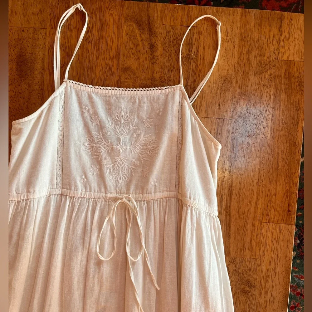 Zara Embroidered dress - Picture 2 of 5